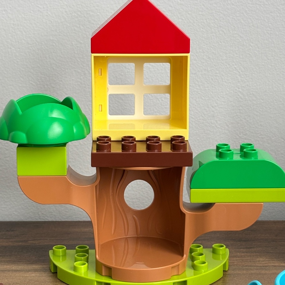 LEGO Duplo PEPPA PIG Garden and Tree House COMPLETE Set 10431 2 Pig Toy Figures - Picture 9 of 9